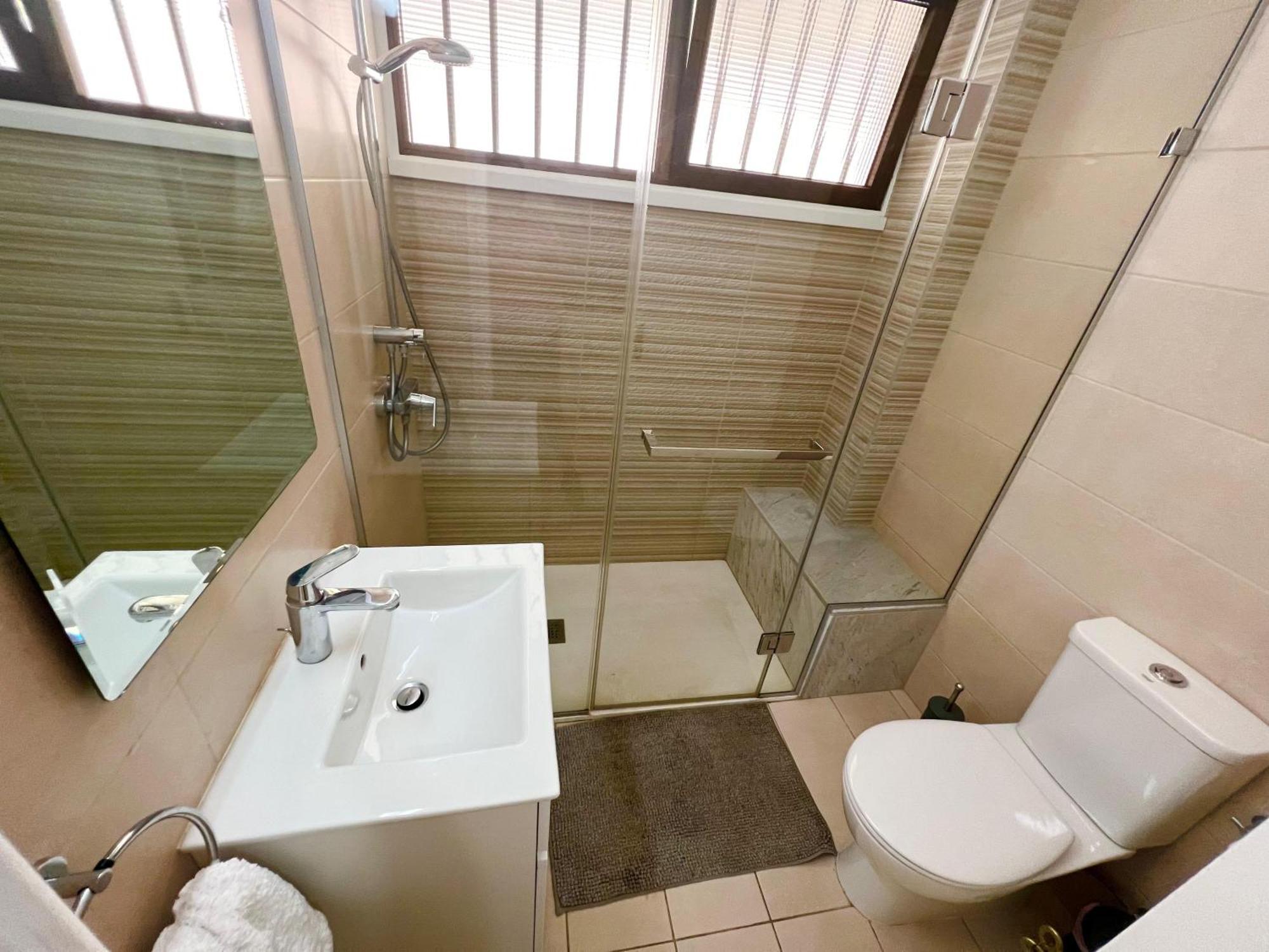 Azul Sea View Apartment Larnaca Bagian luar foto